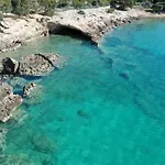 Iris - Luxury Traditional Beachfront With Swimming Pool Villa *