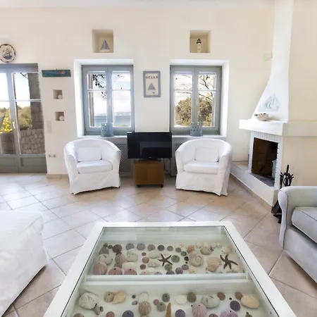 Villa Iris - Luxury Traditional Beachfront With Swimming Pool Koilás