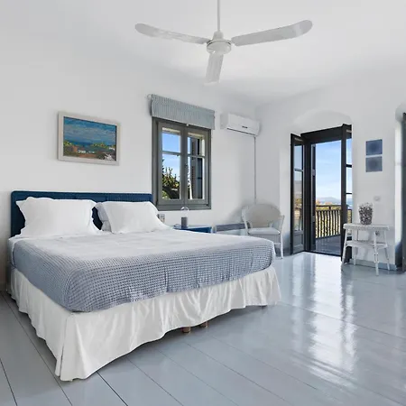 Iris - Luxury Traditional Beachfront With Swimming Pool Koilás