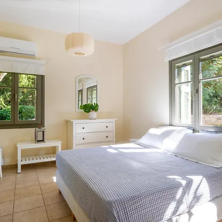 Iris - Luxury Traditional Beachfront With Swimming Pool Villa