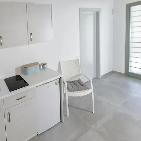 Iris - Luxury Traditional Beachfront With Swimming Pool * Koilás