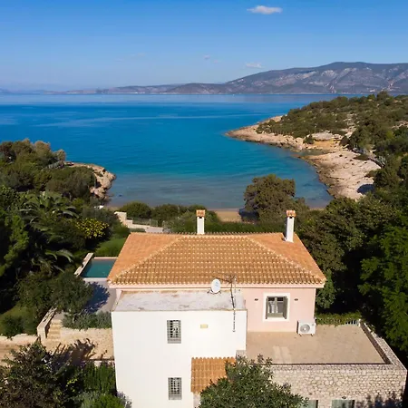 Iris - Luxury Traditional Beachfront With Swimming Pool Villa Koilás