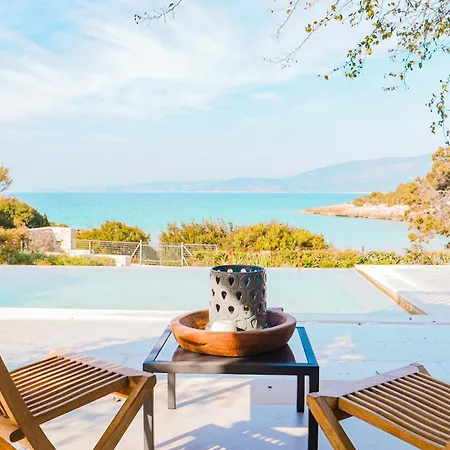 Villa Iris - Luxury Traditional Beachfront With Swimming Pool *