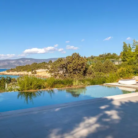 Iris - Luxury Traditional Beachfront With Swimming Pool * Koilás