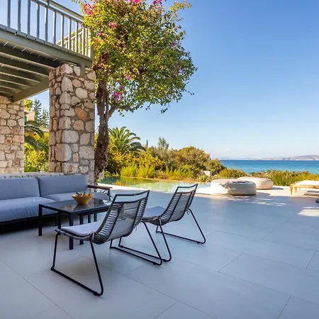 Villa Iris - Luxury Traditional Beachfront With Swimming Pool Koilas