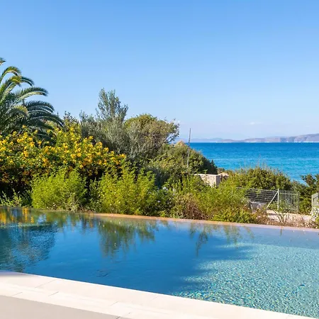 Villa Iris - Luxury Traditional Beachfront With Swimming Pool