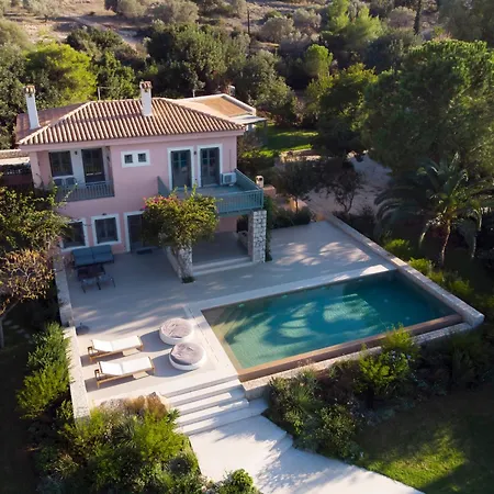 Iris - Luxury Traditional Beachfront With Swimming Pool * Koilás