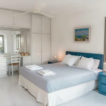 Iris - Luxury Traditional Beachfront With Swimming Pool Villa *