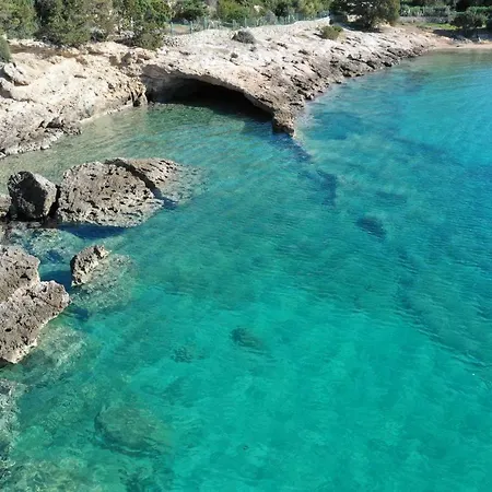 Iris - Luxury Traditional Beachfront With Swimming Pool Villa *