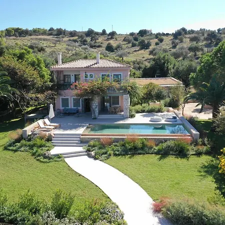 Villa Iris - Luxury Traditional Beachfront With Swimming Pool