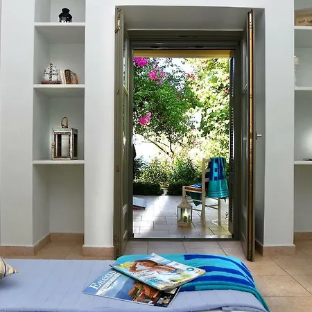 Villa Iris - Luxury Traditional Beachfront With Swimming Pool *