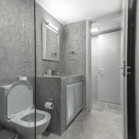 Villa Iris - Luxury Traditional Beachfront With Swimming Pool