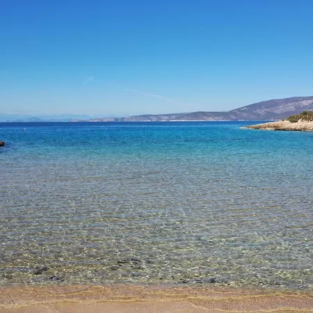 Villa Iris - Luxury Traditional Beachfront With Swimming Pool Koilás