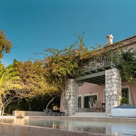 Iris - Luxury Traditional Beachfront With Swimming Pool Koilas