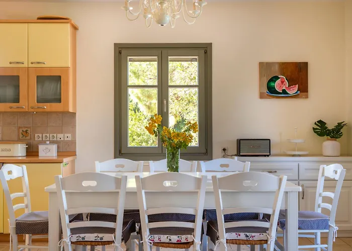 Iris - Luxury Traditional Beachfront With Swimming Pool Villa Koilás