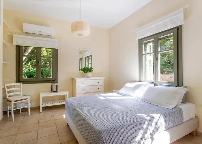 Iris - Luxury Traditional Beachfront With Swimming Pool Villa