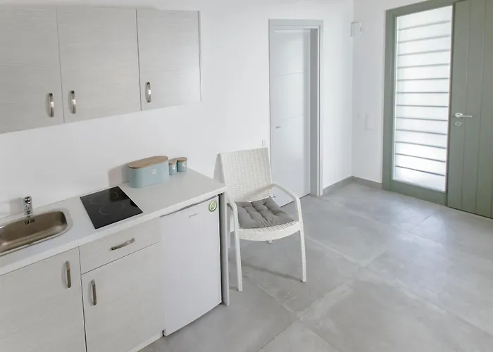 Iris - Luxury Traditional Beachfront With Swimming Pool * Koilás