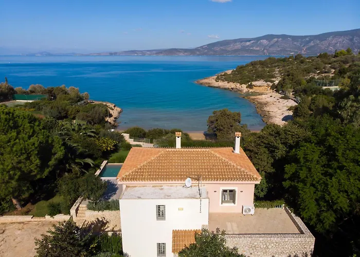 Iris - Luxury Traditional Beachfront With Swimming Pool Villa Koilás