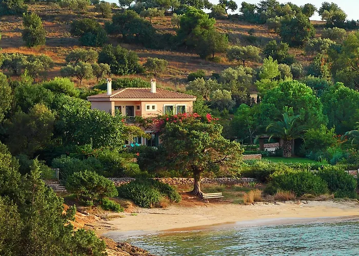 Iris - Luxury Traditional Beachfront With Swimming Pool * Koilás