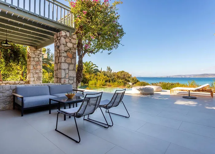 Villa Iris - Luxury Traditional Beachfront With Swimming Pool Koilás