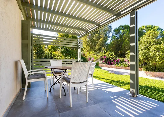 Villa Iris - Luxury Traditional Beachfront With Swimming Pool *