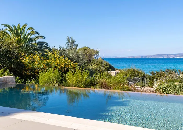 Villa Iris - Luxury Traditional Beachfront With Swimming Pool