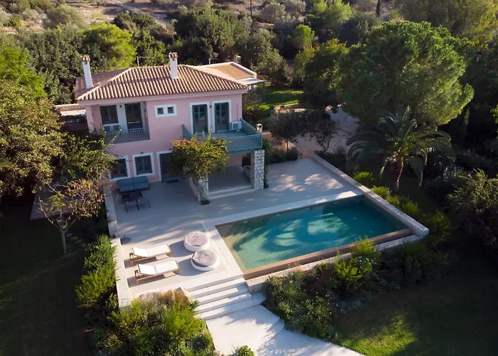 Iris - Luxury Traditional Beachfront With Swimming Pool * Koilás