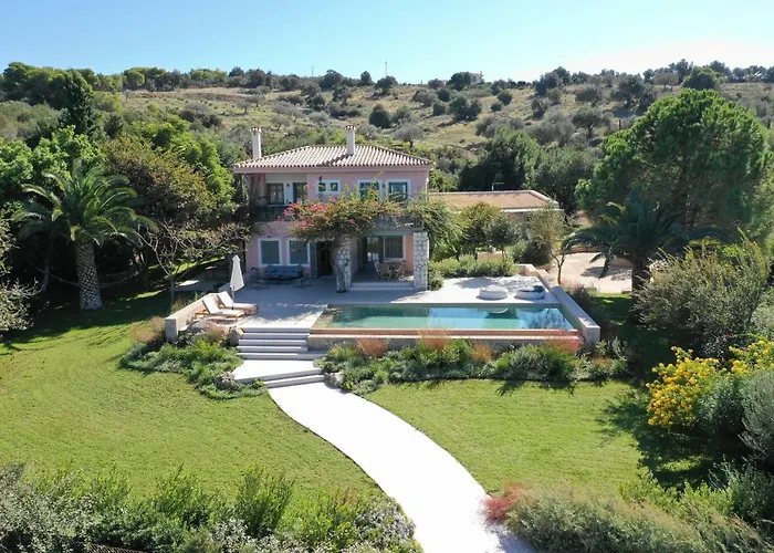 Villa Iris - Luxury Traditional Beachfront With Swimming Pool