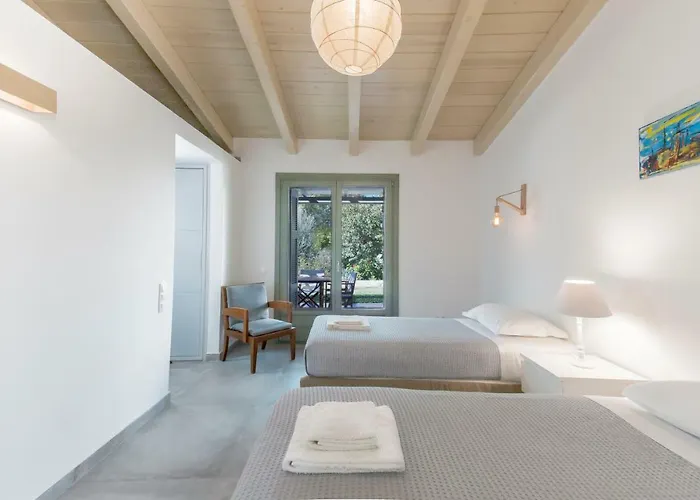 Iris - Luxury Traditional Beachfront With Swimming Pool * Koilás