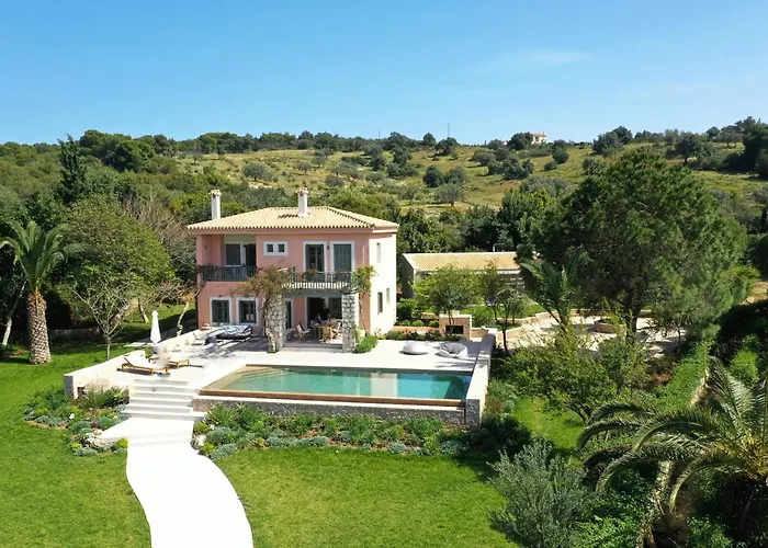 Iris - Luxury Traditional Beachfront With Swimming Pool Villa