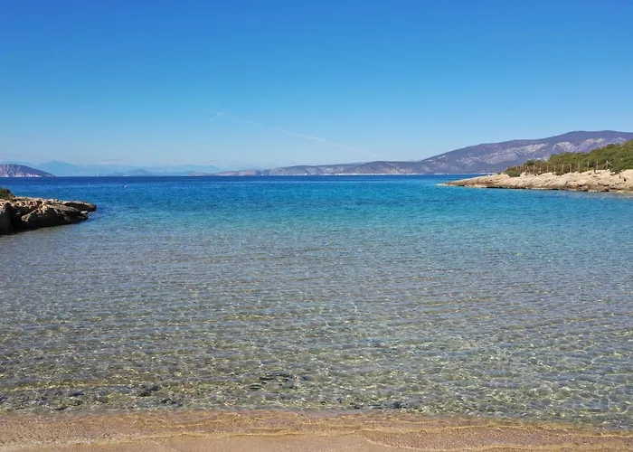 Villa Iris - Luxury Traditional Beachfront With Swimming Pool Koilás